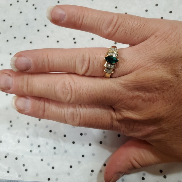 Emerald Ring - Picture 5 of 5
